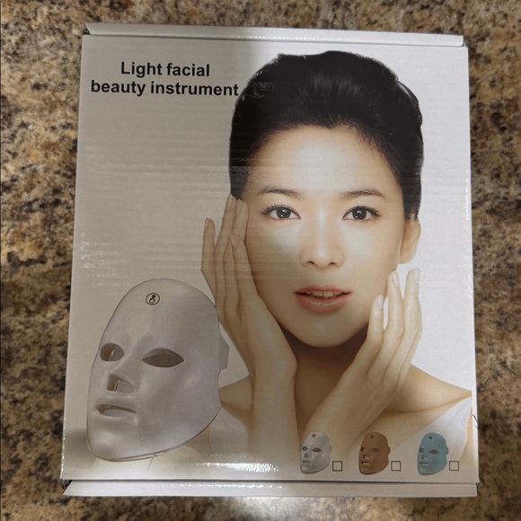 SKIN CARE Facial Mask - Picture 7 of 7